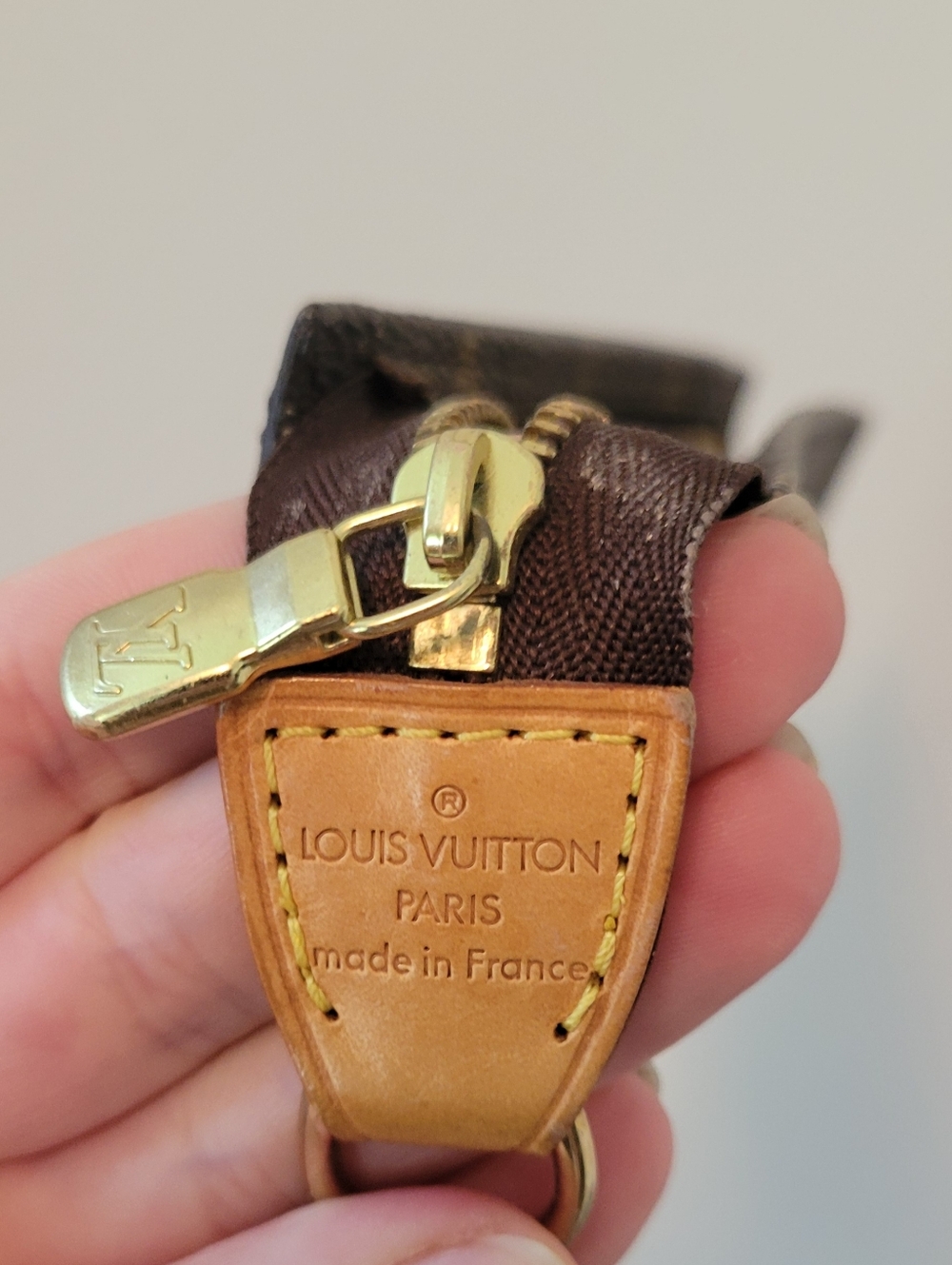 Authentic Louis Vuitton Monogram Pouch ,Serial Number :VI0998 - Picture 7 of 9